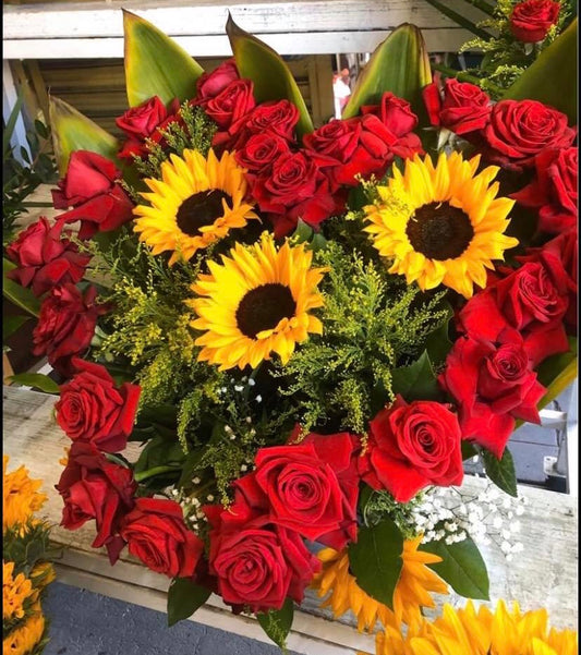 Arreglo Corazon by Bianca's Flowers