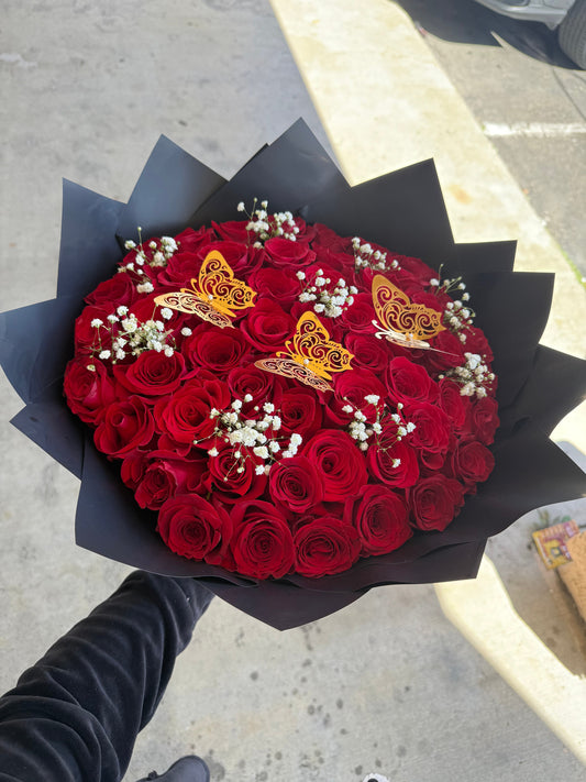 Ramo Buchon Rojo by Bianca's Flowers